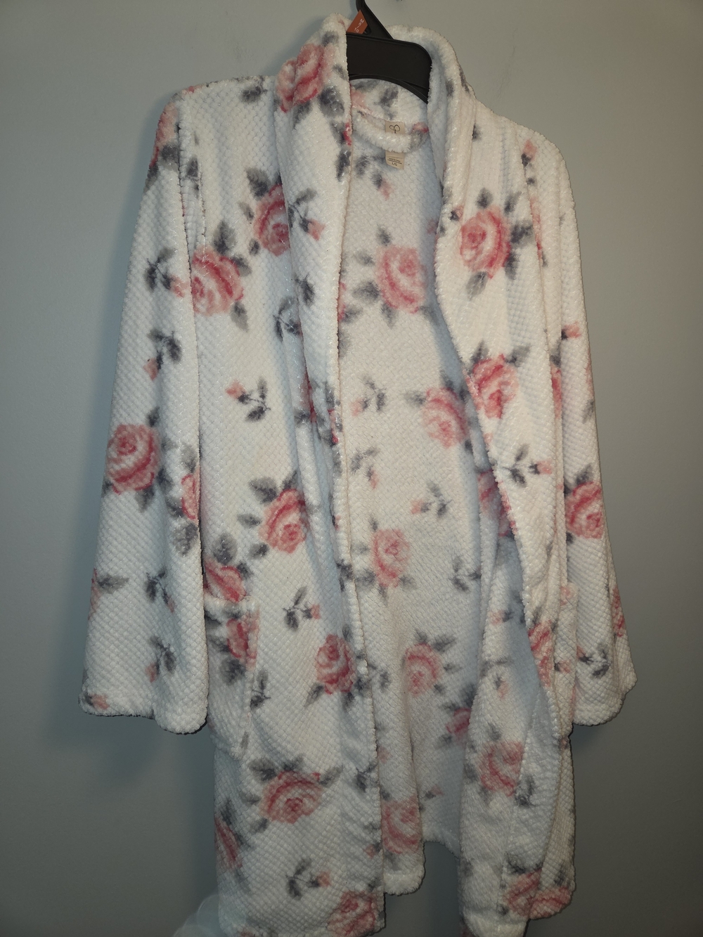 Jessica Simpson White Plush Robe with Pink Rose Print